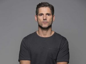 Eric Bana, aficionado al surf