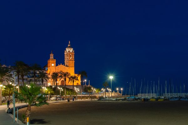 Surf en Sitges: Un paraíso mediterráneo para los amantes de las olas